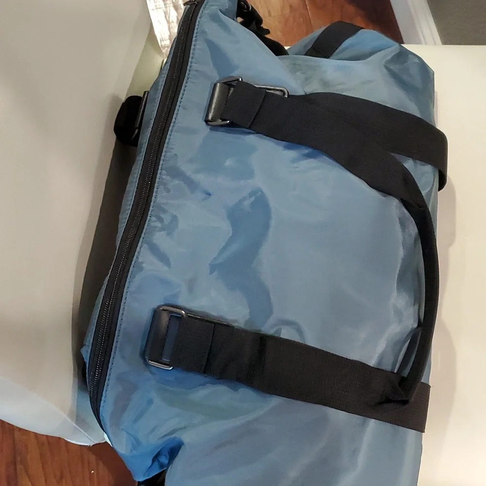 Duffle bag by ZIP 'N JET in Blue